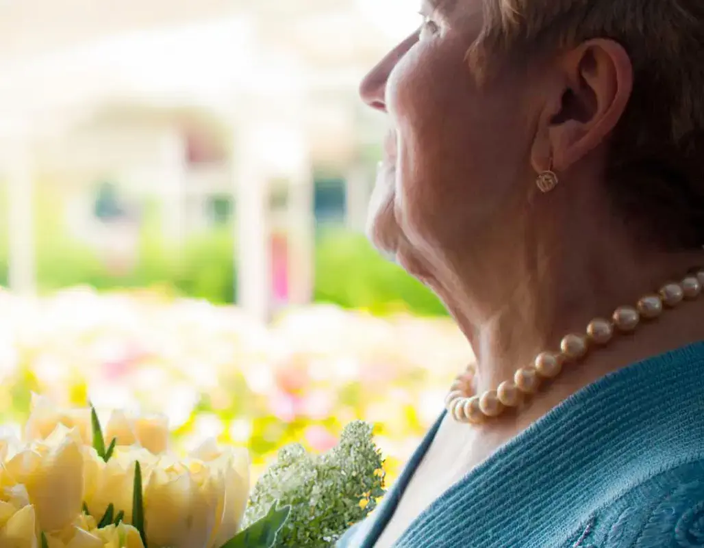 Lady holding yellow tulips